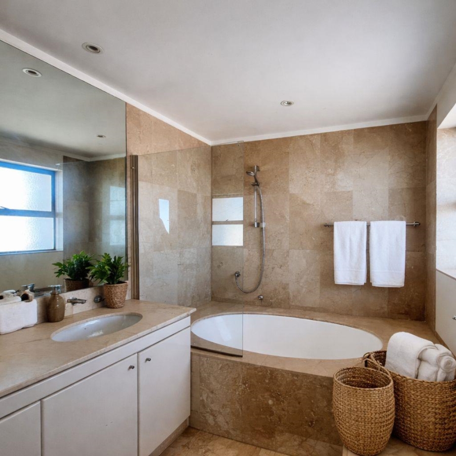 To Let 3 Bedroom Property for Rent in Sea Point Western Cape